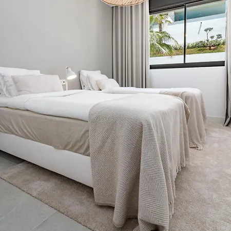 Cah - Large Terrace Indoor Pool And Gym Apartment *