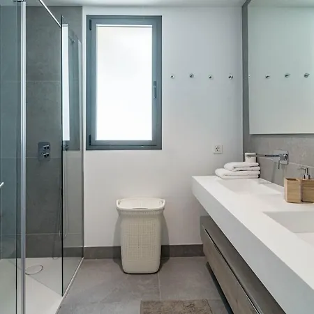 Cah - Large Terrace Indoor Pool And Gym Apartment *