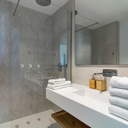 Cah - Large Terrace Indoor Pool And Gym Apartment