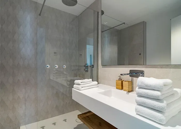 Cah - Large Terrace Indoor Pool And Gym Apartment